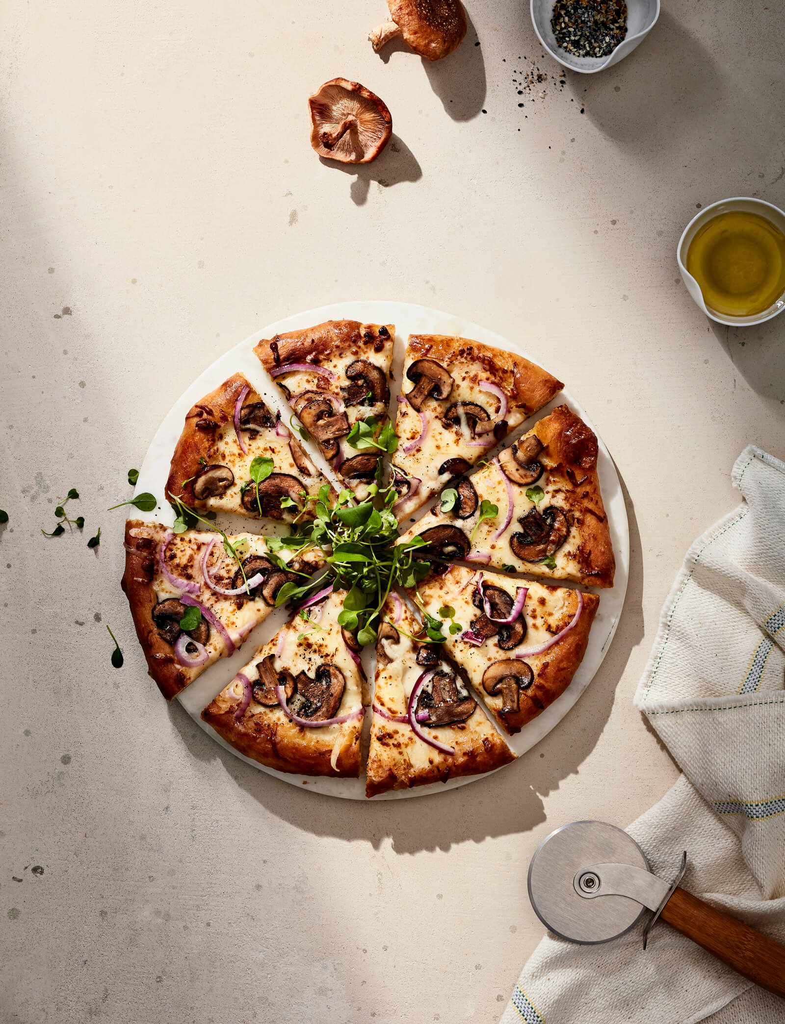 pizza | natural surface | daylight | food photography | still life 